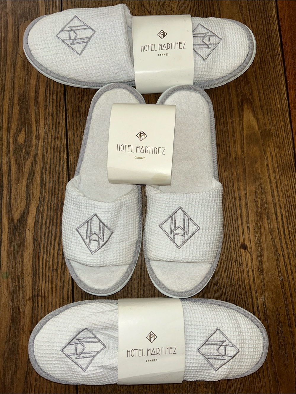 NEW Hotel 🏨 Martinez Logo Slippers 🥿 Spa 🧖♀️ Guests Travel 🧳